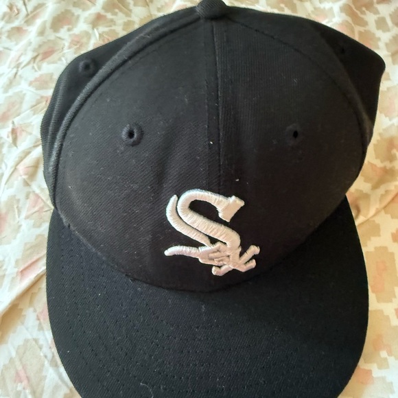 New Era Black and White Cap - Picture 1 of 5